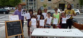 Taller matinal de retrato y caricatura, participantes y profesor